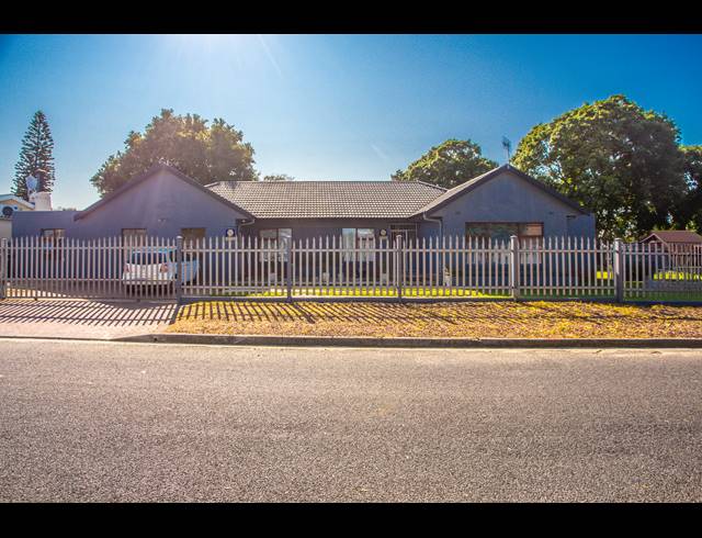 4 BEDROOM FREEHOLD FOR SALE IN STELLENBERG